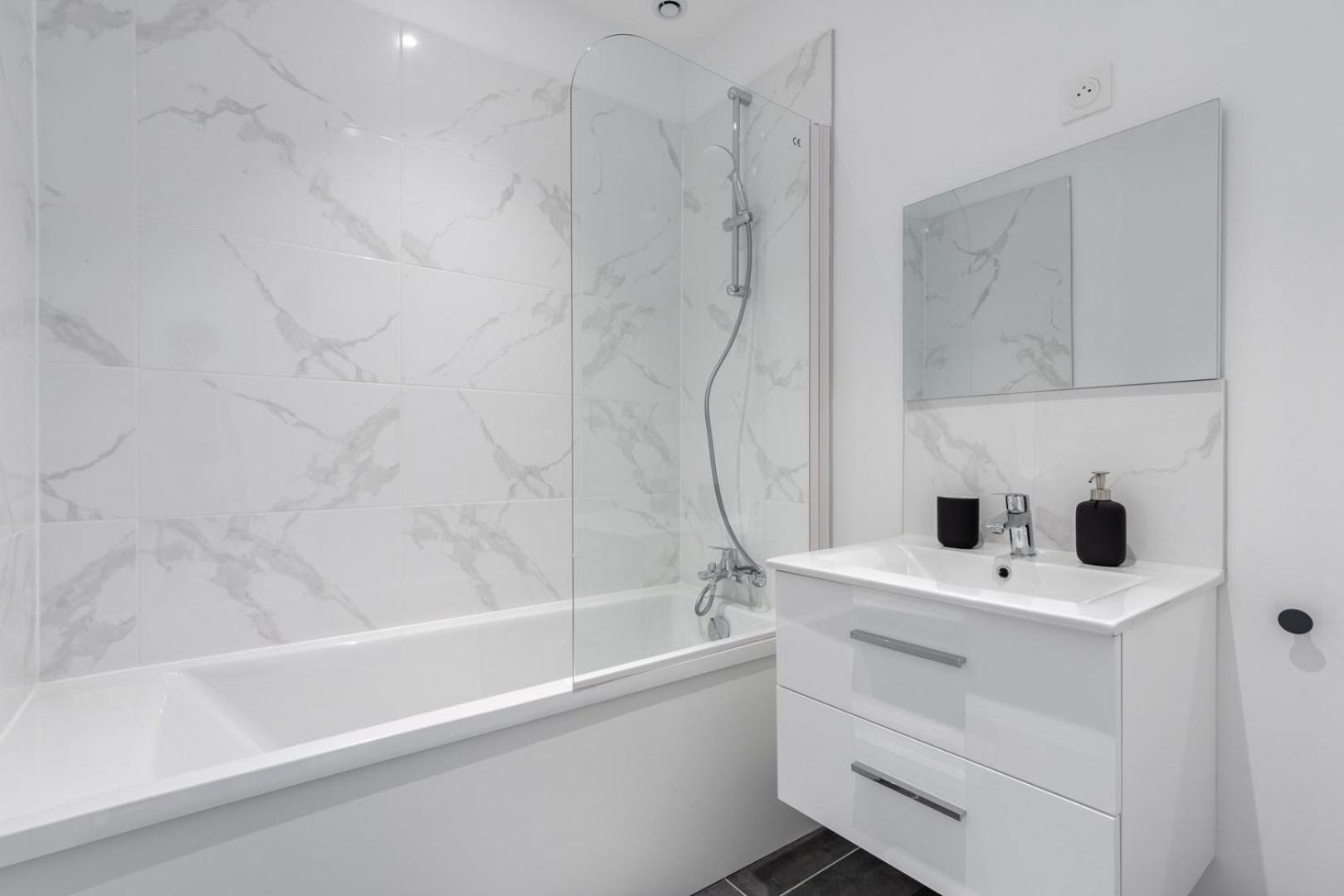 Charming Through-Apartment Renovated And Equipped! 马尔康巴勒尔 外观 照片