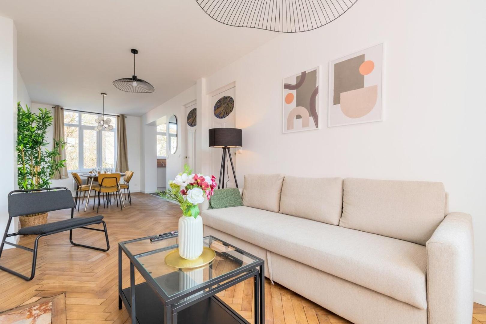 Charming Through-Apartment Renovated And Equipped! 马尔康巴勒尔 外观 照片
