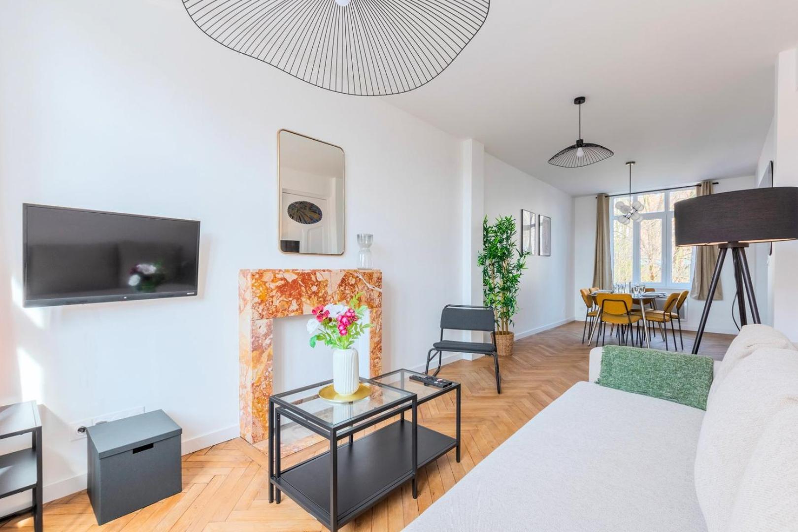 Charming Through-Apartment Renovated And Equipped! 马尔康巴勒尔 外观 照片
